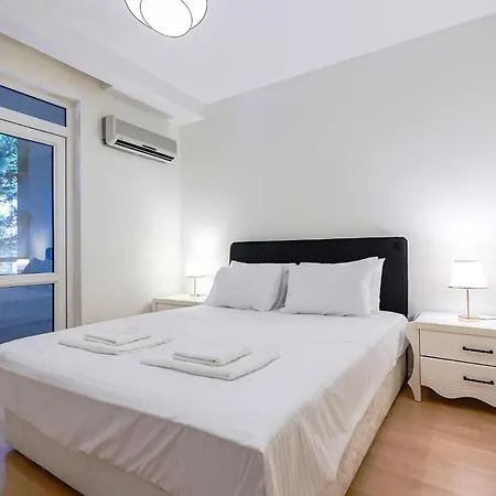Apartment Charming Oasis With Balcony 3 Min To