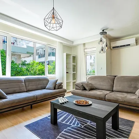 Apartment Charming Oasis With Balcony 3 Min To