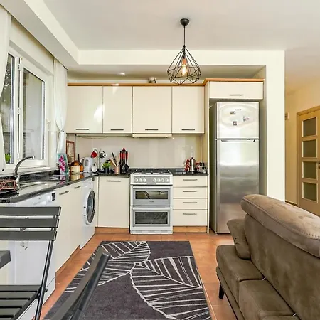 Charming Oasis With Balcony 3 Min To Апартаменты Анталья