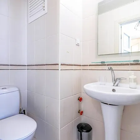 Charming Oasis With Balcony 3 Min To Apartment *