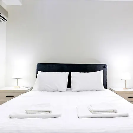 Charming Oasis With Balcony 3 Min To Apartment